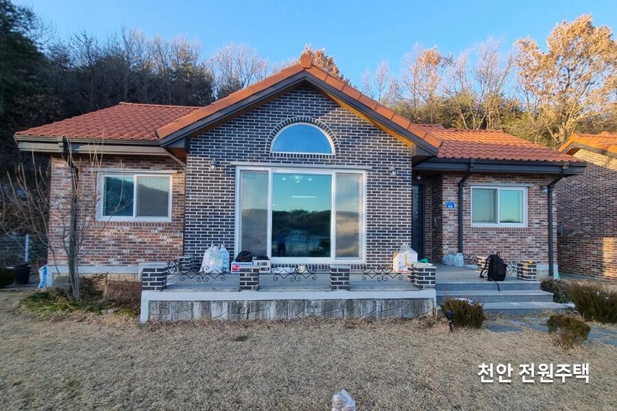 전원주택 외관 통유리 유리문썬팅 시공 완료 사진