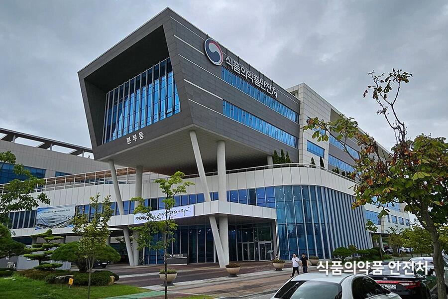 정부청사 본부동 건물 외관 통유리 유리문썬팅 시공사례 사진