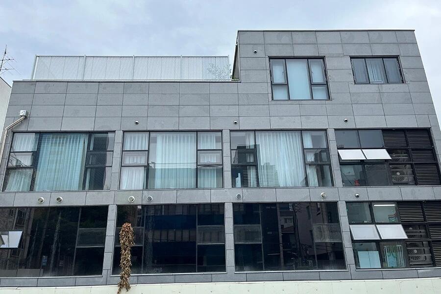 강남 건물 전체 통유리 외관 열차단 유리문썬팅 시공 사진