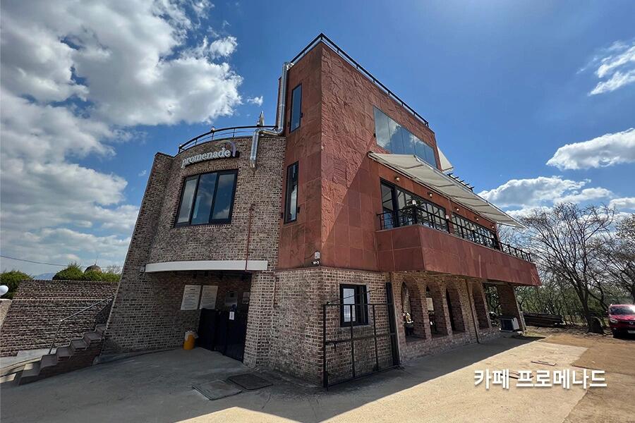 전망 카페 외관 통유리 유리문썬팅 시공 완료 사진