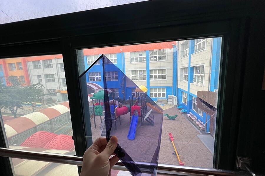저가 필름 샘플과 정품 필름 비교 확인 사진