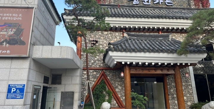 카페 유리문 눈부심 차단 시공 사진